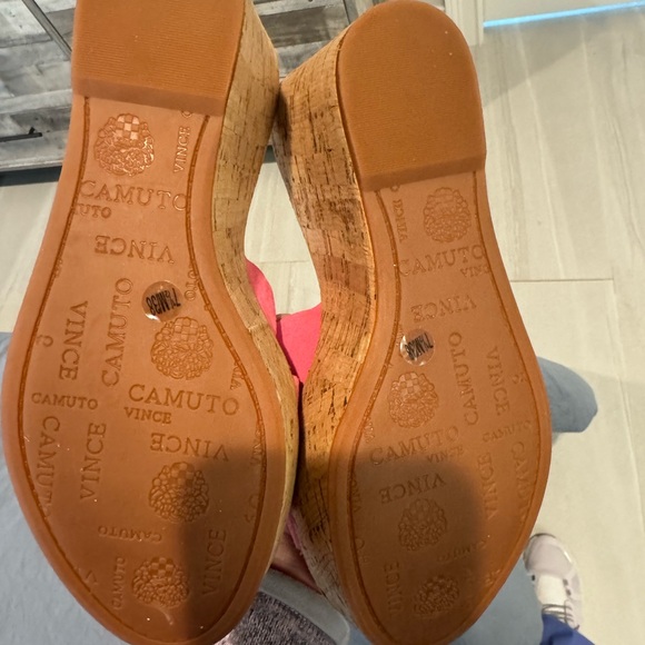 Vince camuto wedges - Picture 2 of 2